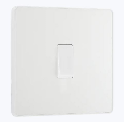 Picture of BG Evolve 20A 16AX 1 Gang Intermediate Switch Pearlescent White